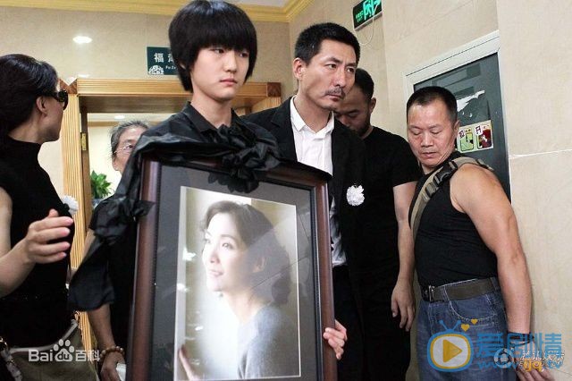 张子健前妻李婷追悼会 张子健前妻李婷追悼会现场照