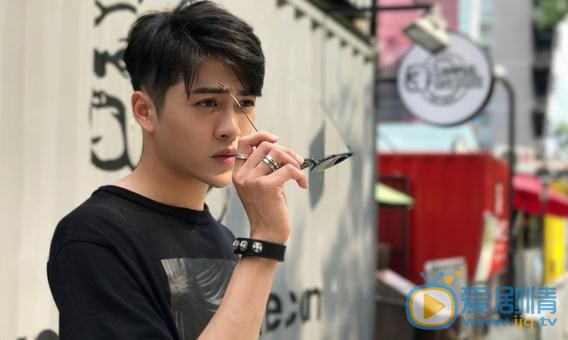 黄新皓街拍写真 黄新皓高清写真_黄新皓高清剧照