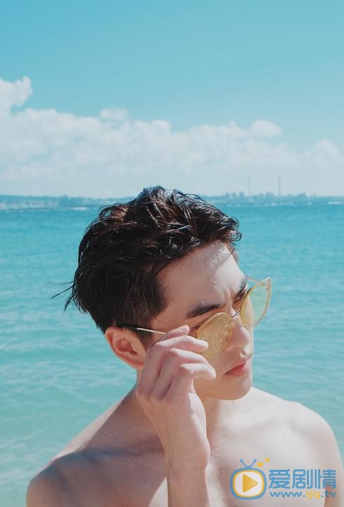 黄新皓街拍写真 黄新皓高清写真_黄新皓高清剧照
