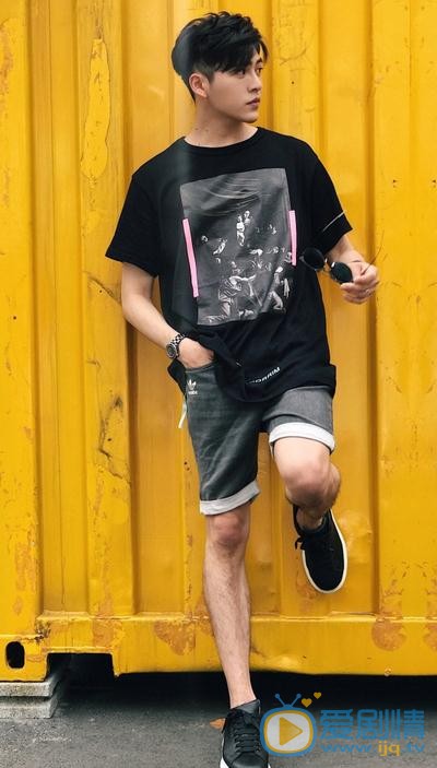 黄新皓街拍写真 黄新皓高清写真_黄新皓高清剧照