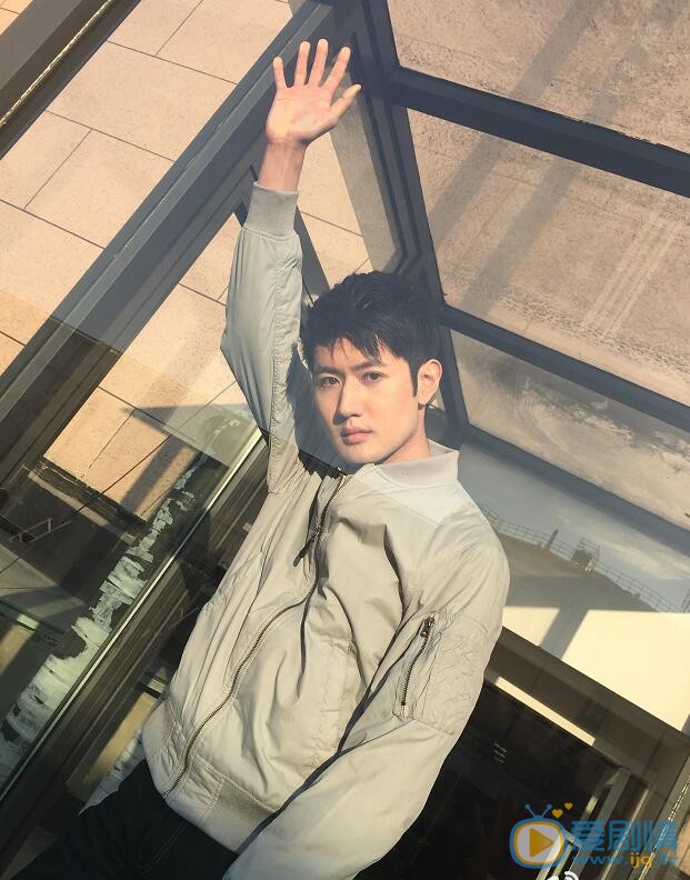 王超伟街拍写真 王超伟高清写真_王超伟高清剧照