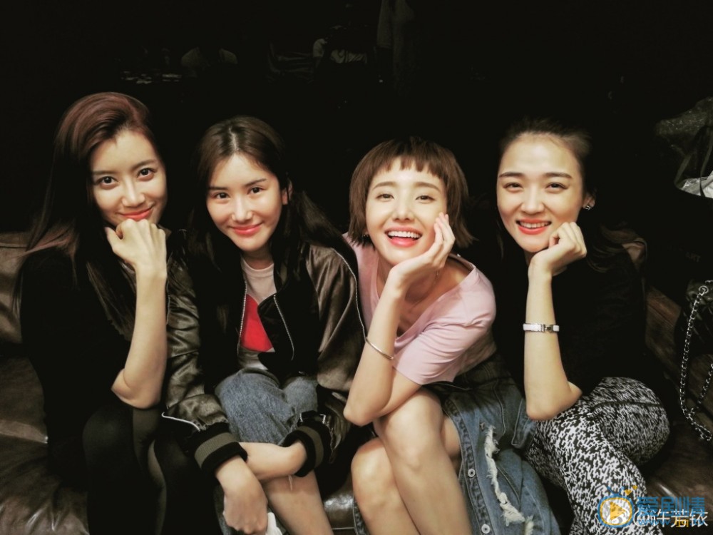 许芳铱与人合照 许芳铱高清写真_许芳铱高清剧照