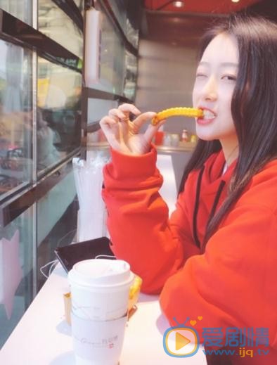 于小琬红色写真 于小琬高清写真_于小琬高清剧照