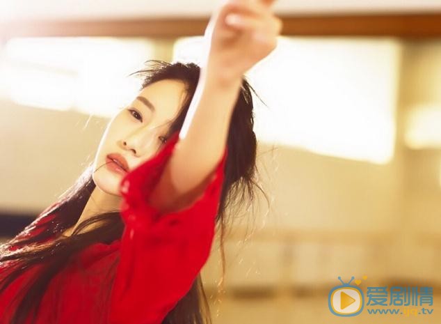 于小琬红色写真 于小琬高清写真_于小琬高清剧照
