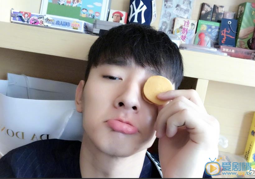 于小彤逗逼卖萌照 于小彤高清写真_于小彤高清剧照