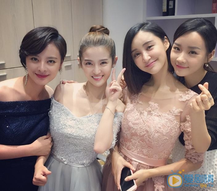 梦秦与人合照 梦秦高清写真_梦秦高清剧照