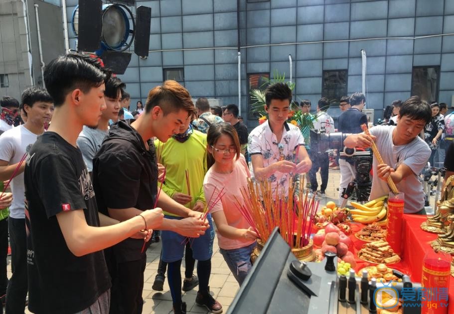 李俊墨片场照 李俊墨高清写真_李俊墨高清剧照