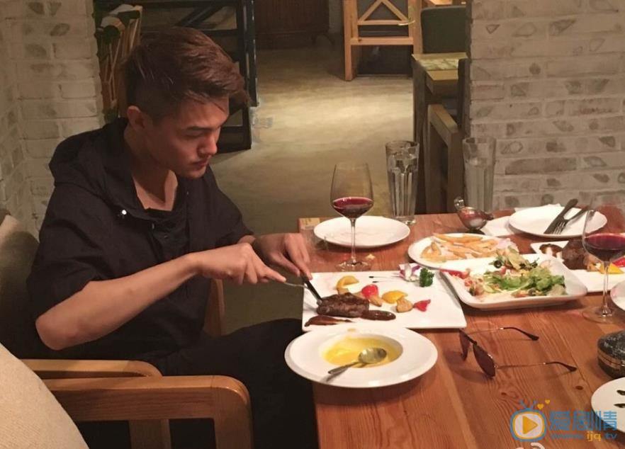 李俊墨生活照 李俊墨高清写真_李俊墨高清剧照