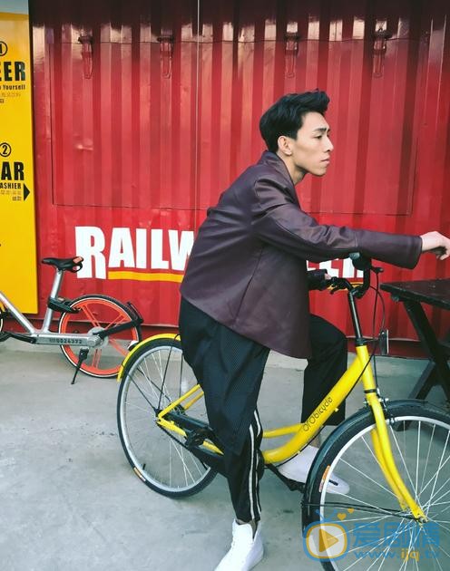 肖大千随性街拍 肖大千高清写真_肖大千高清剧照