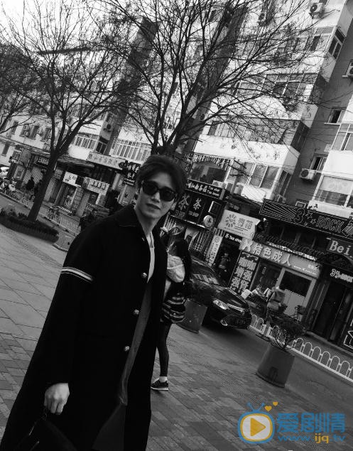 李嘉铭随性街拍 李嘉铭高清写真_李嘉铭高清剧照