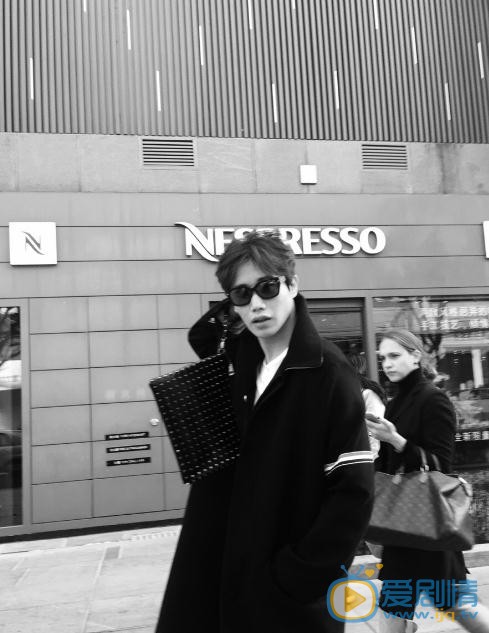 李嘉铭随性街拍 李嘉铭高清写真_李嘉铭高清剧照