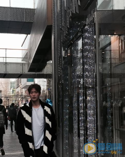 李嘉铭随性街拍 李嘉铭高清写真_李嘉铭高清剧照