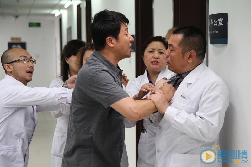 张国强《情感战争》剧照 张国强高清写真_张国强高清剧照