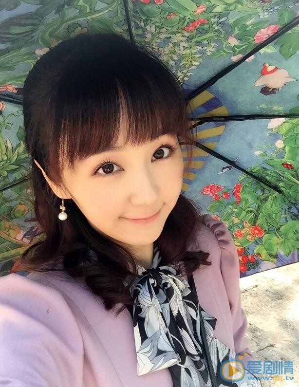 习雪生活照 习雪高清写真_习雪高清剧照