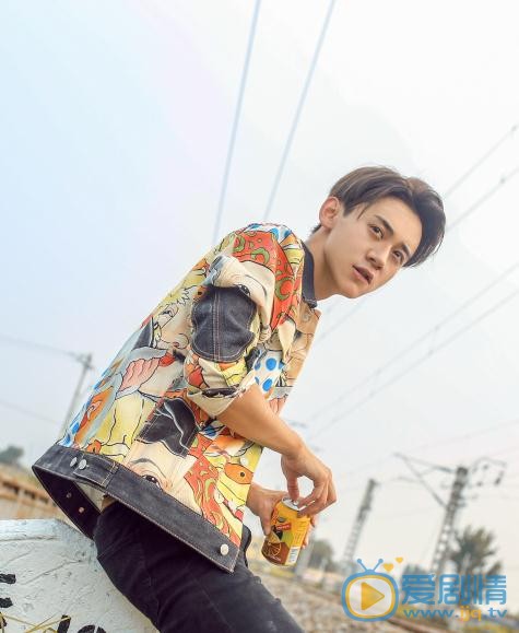 郑淳璟街拍大片 郑淳璟高清写真_郑淳璟高清剧照