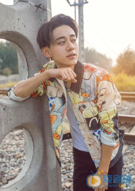 郑淳璟街拍大片 郑淳璟高清写真_郑淳璟高清剧照