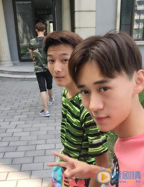 郑淳璟朋友合照 郑淳璟高清写真_郑淳璟高清剧照