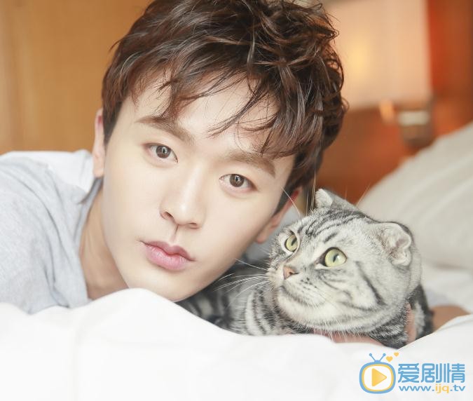赵旭东与猫写真 赵旭东高清写真_赵旭东高清剧照