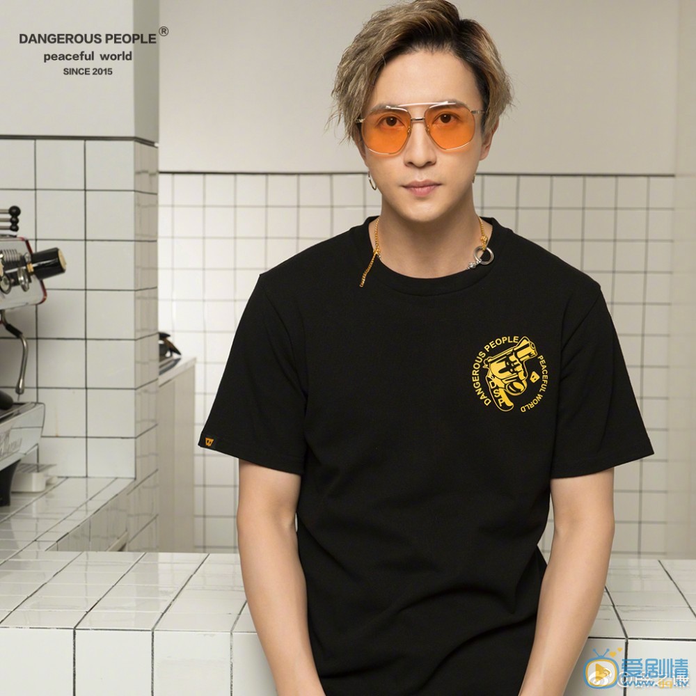 薛之谦衣服时装秀 薛之谦高清写真_薛之谦高清剧照