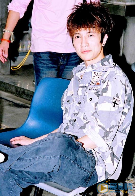 薛之谦早期青涩照 薛之谦高清写真_薛之谦高清剧照