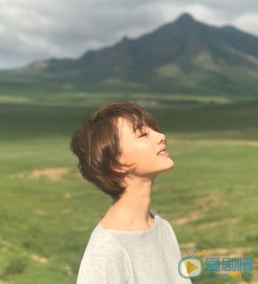 邓欣俏丽短发 邓欣高清写真_邓欣高清剧照