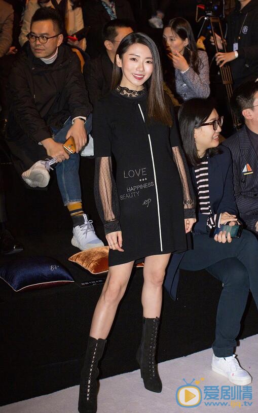 程晓玥时装周看秀 程晓玥高清写真_程晓玥高清剧照