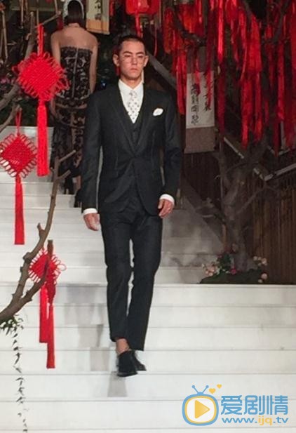 纪凌尘T台照 纪凌尘高清写真_纪凌尘高清剧照