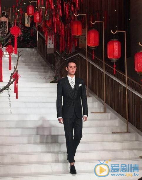 纪凌尘T台照 纪凌尘高清写真_纪凌尘高清剧照