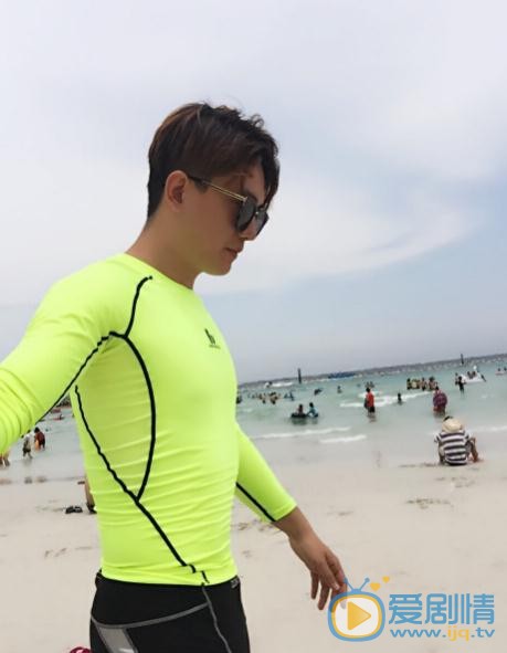 李亭哲生活照 李亭哲高清写真_李亭哲高清剧照