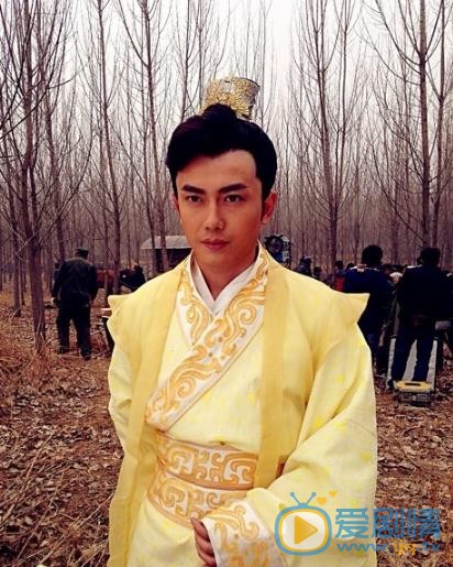 李亭哲片场照 李亭哲高清写真_李亭哲高清剧照
