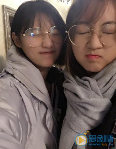 陈一雯与人合照 陈一雯高清写真_陈一雯高清剧照