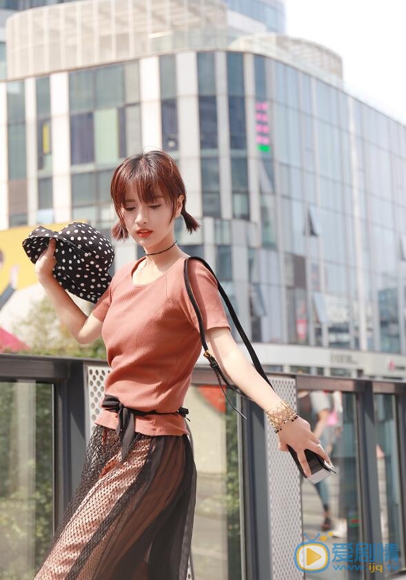 梁缘街拍写真 梁缘高清写真_梁缘高清剧照