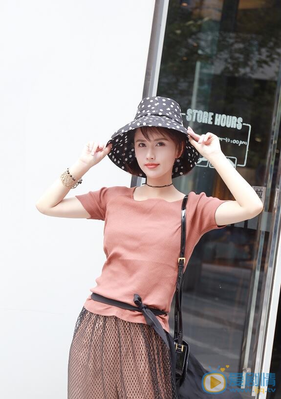 梁缘街拍写真 梁缘高清写真_梁缘高清剧照