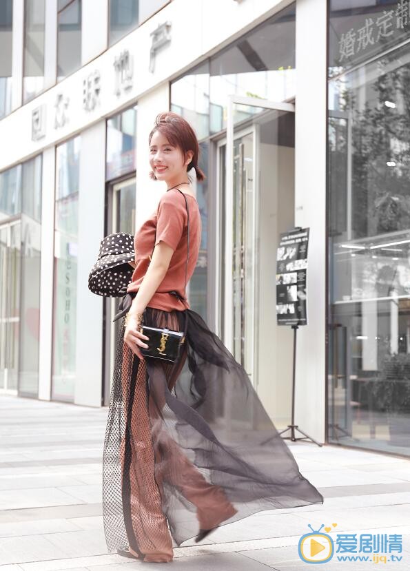 梁缘街拍写真 梁缘高清写真_梁缘高清剧照