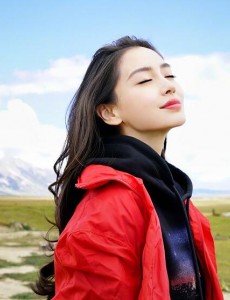 创业时代杀青 Angelababy晒九宫格美照庆祝