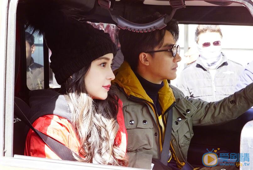  创业时代杀青 Angelababy曝九宫格美照庆祝