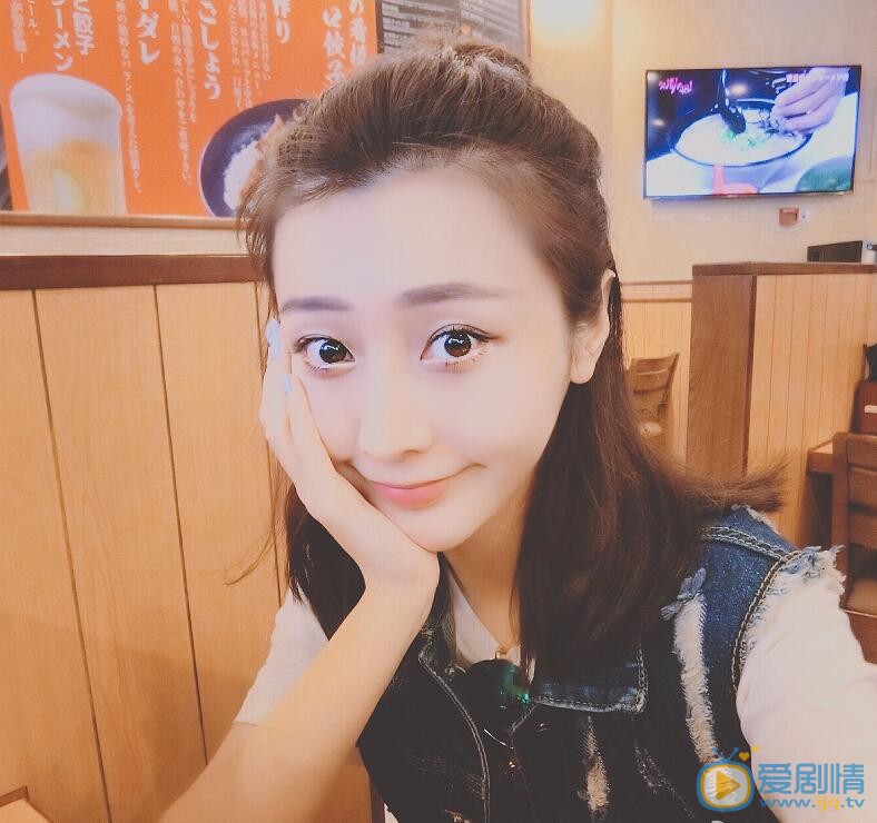 李小娇卖萌照 李小娇高清写真_李小娇高清剧照