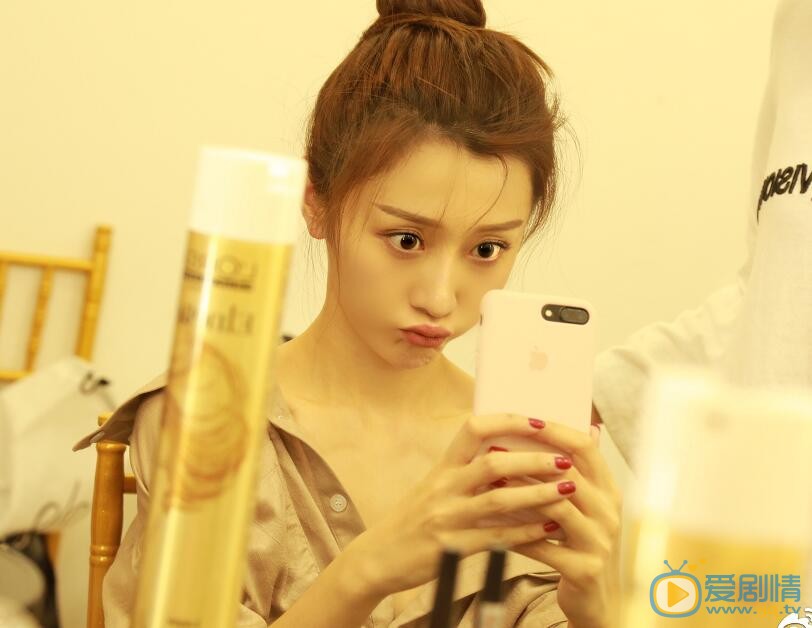 李小娇卖萌照 李小娇高清写真_李小娇高清剧照