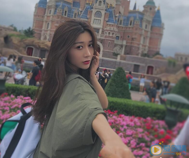 李小娇卖萌照 李小娇高清写真_李小娇高清剧照