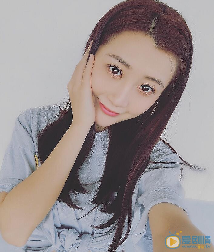 李小娇卖萌照 李小娇高清写真_李小娇高清剧照