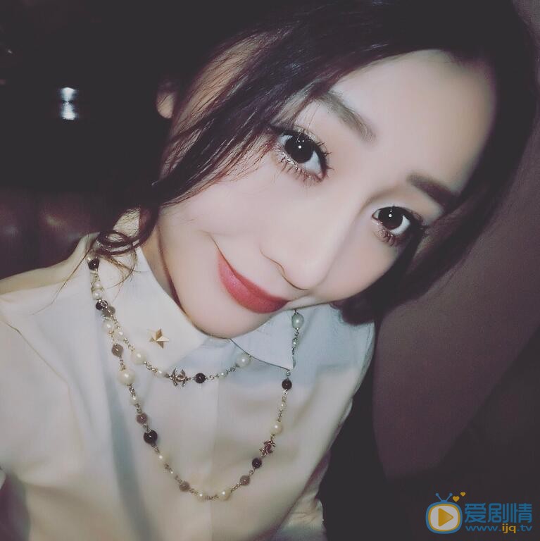 李小娇卖萌照 李小娇高清写真_李小娇高清剧照