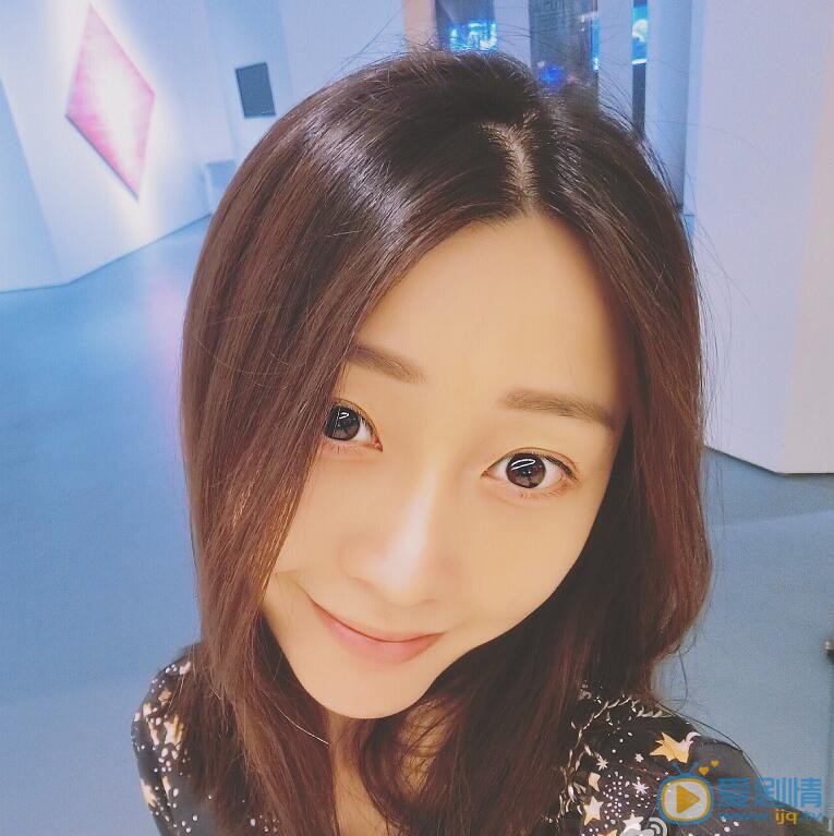李小娇卖萌照 李小娇高清写真_李小娇高清剧照