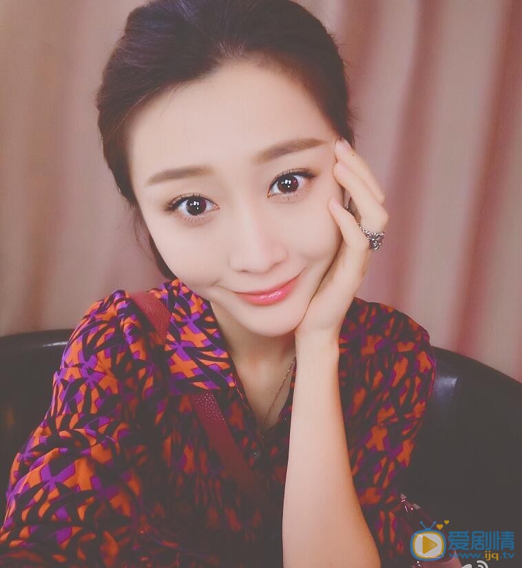 李小娇卖萌照 李小娇高清写真_李小娇高清剧照