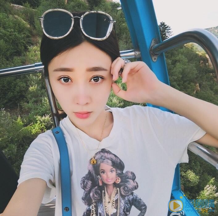 李小娇卖萌照 李小娇高清写真_李小娇高清剧照