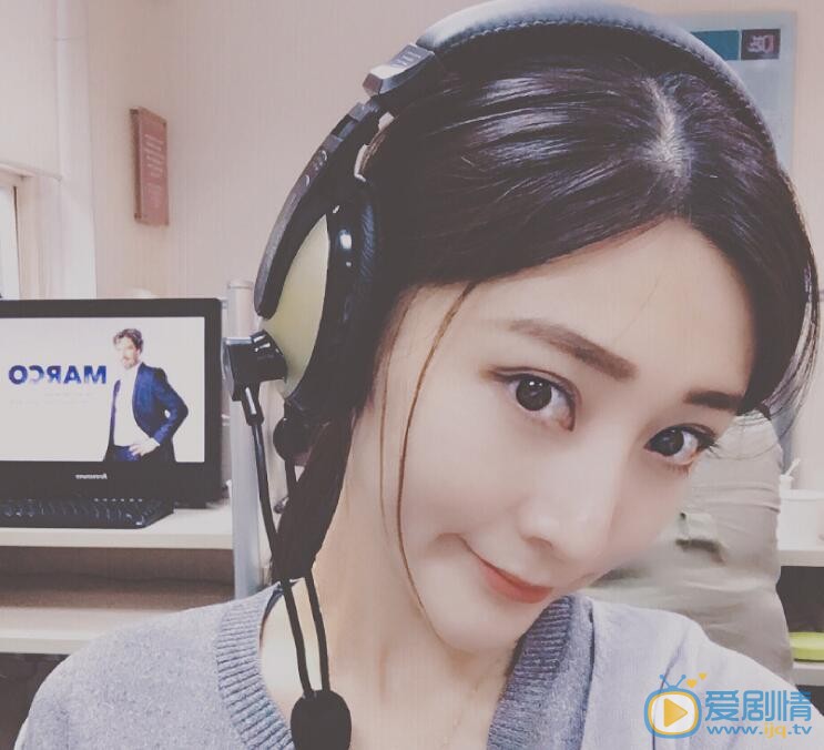 李小娇卖萌照 李小娇高清写真_李小娇高清剧照