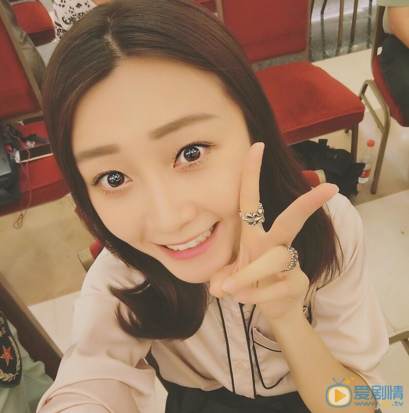 李小娇卖萌照 李小娇高清写真_李小娇高清剧照