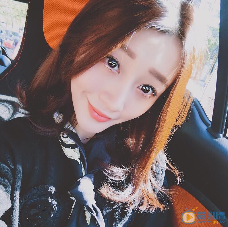 李小娇卖萌照 李小娇高清写真_李小娇高清剧照