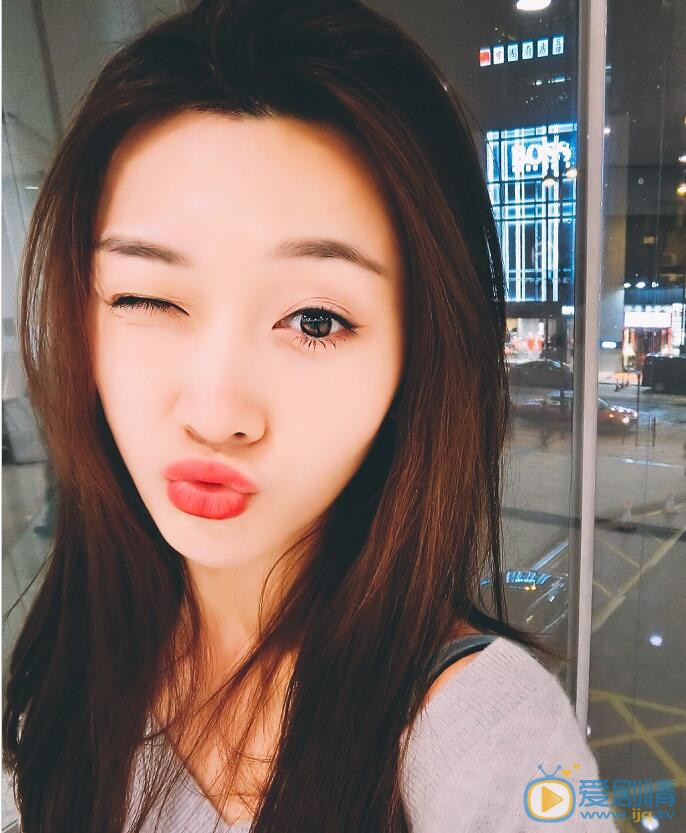 李小娇卖萌照 李小娇高清写真_李小娇高清剧照