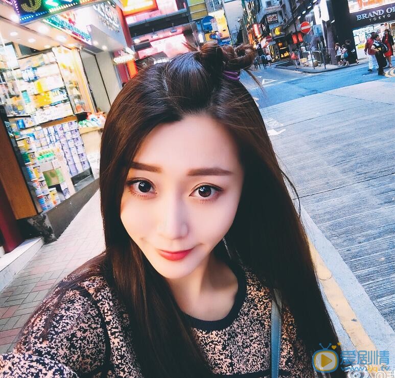 李小娇卖萌照 李小娇高清写真_李小娇高清剧照