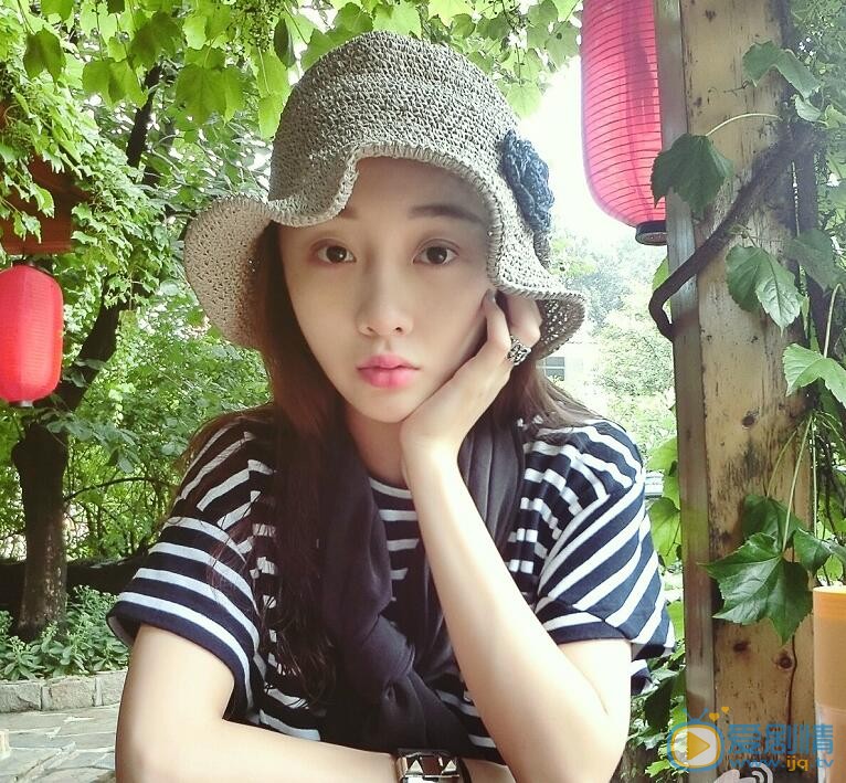 李小娇卖萌照 李小娇高清写真_李小娇高清剧照